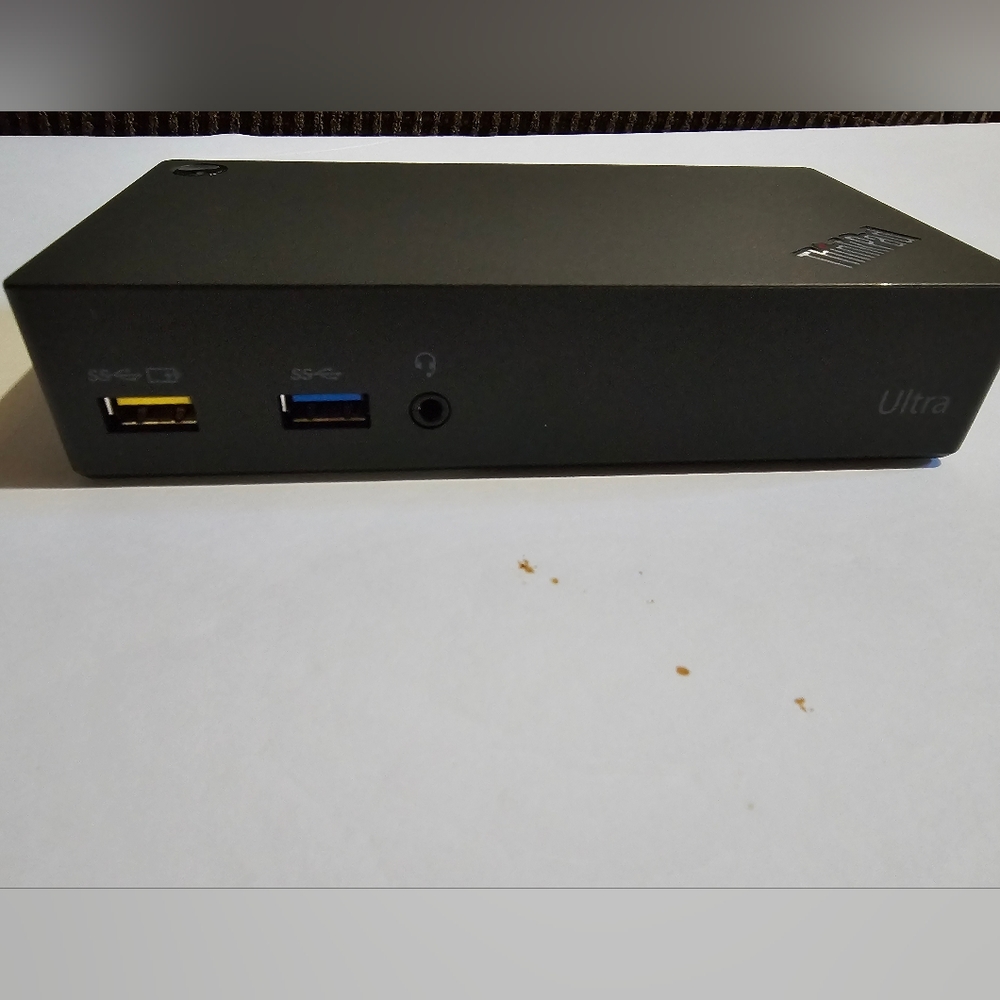 Lenovo Thinkpad Ultra Dock 40A80045US USB 3.0, USB 2.0, HDMI, Display Port